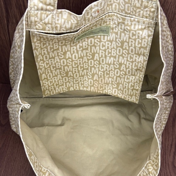 🔥🔥🔥Marc Jacobs Beige Tote with Colorful Bird Design🔥🔥🔥 Read Description - Picture 5 of 16